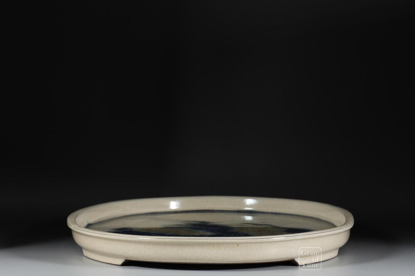 24953: Harumatsu - White Suiban with 'Islands' detail - 22⅝ in (58cm)