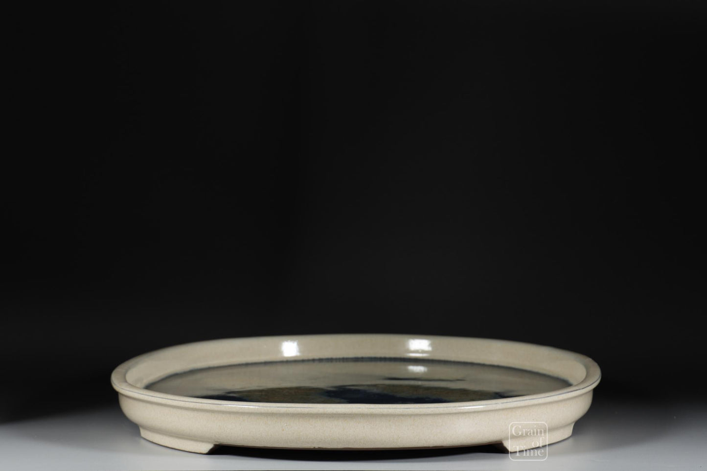 24953: Harumatsu - White Suiban with 'Islands' detail - 22⅝ in (58cm)