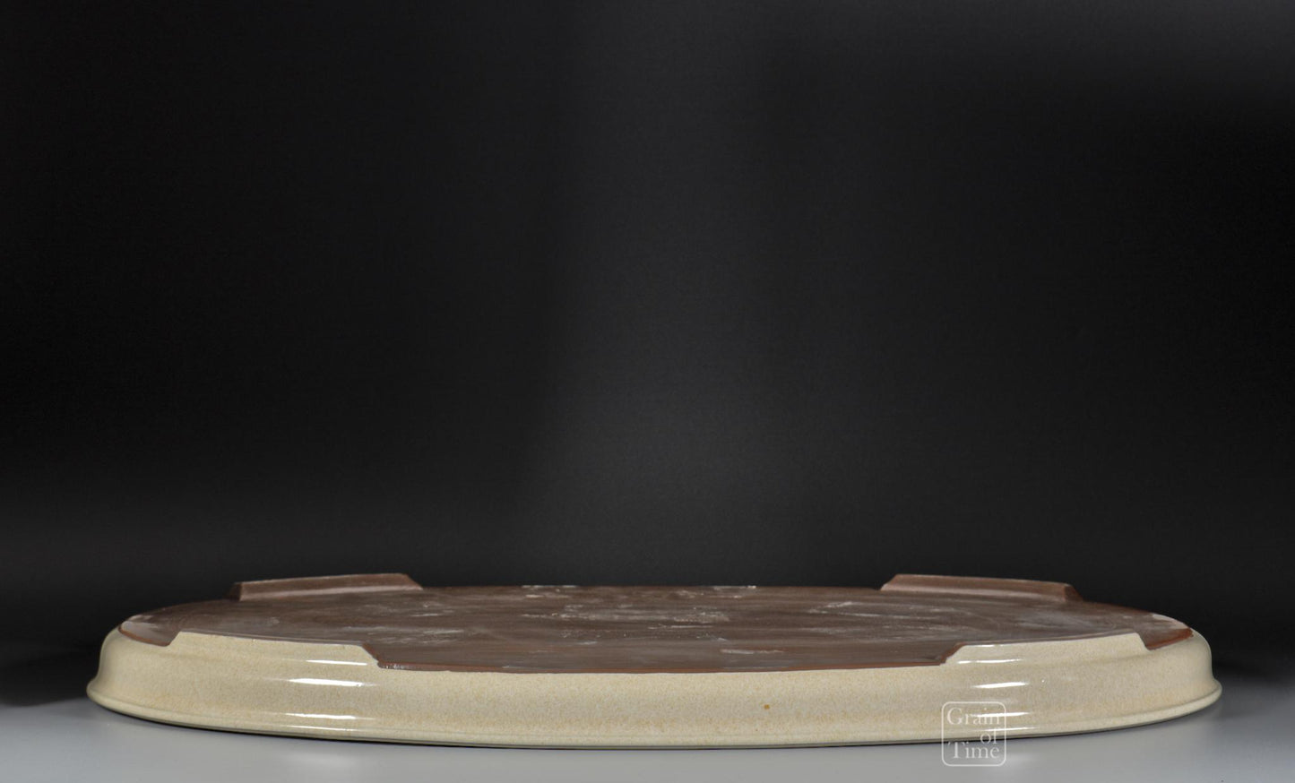 24953: Harumatsu - White Suiban with 'Islands' detail - 22⅝ in (58cm)