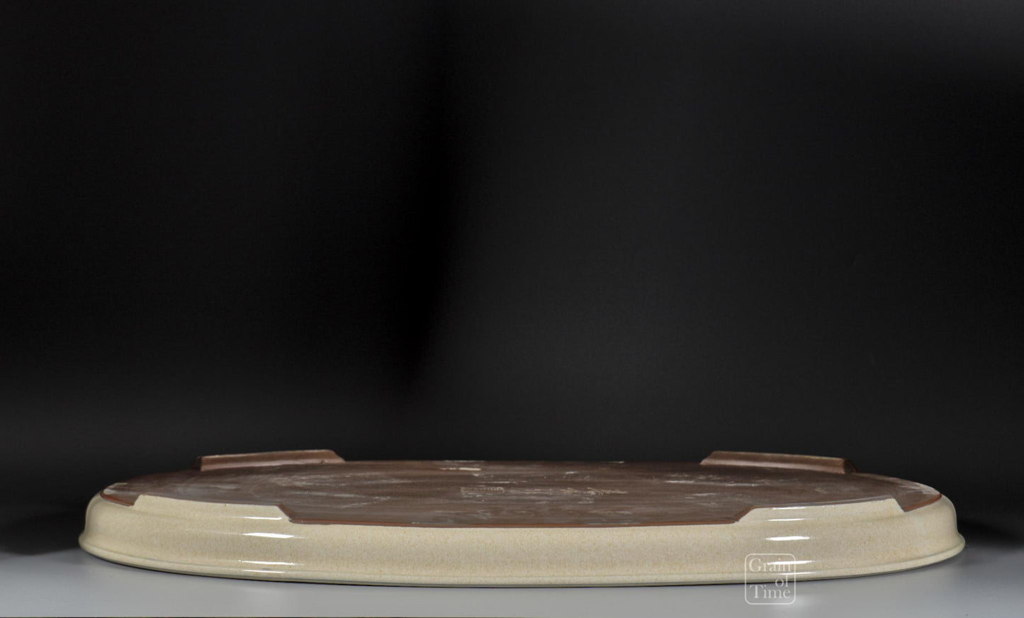 24953: Harumatsu - White Suiban with 'Islands' detail - 22⅝ in (58cm)