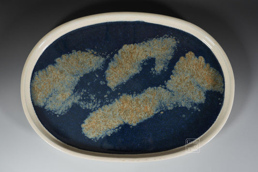 24953: Harumatsu - White Suiban with 'Islands' detail - 22⅝ in (58cm)