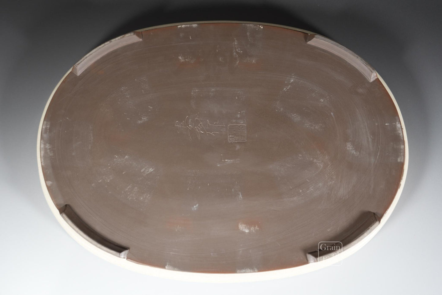 24953: Harumatsu - White Suiban with 'Islands' detail - 22⅝ in (58cm)