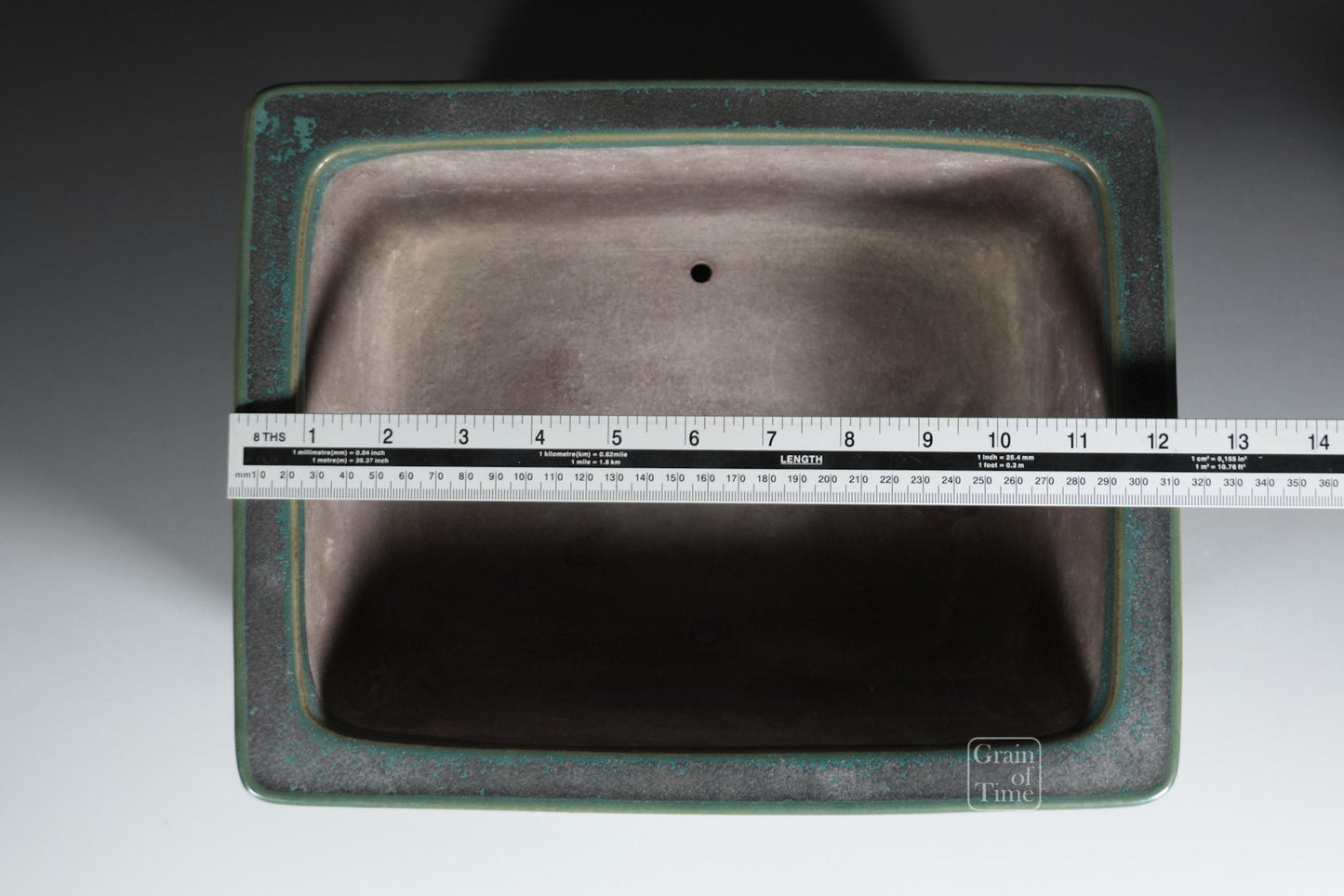 24968: Yamaaki (Tokoname) 3rd Gen - Green Rectangle - 12⅜ in (32cm)