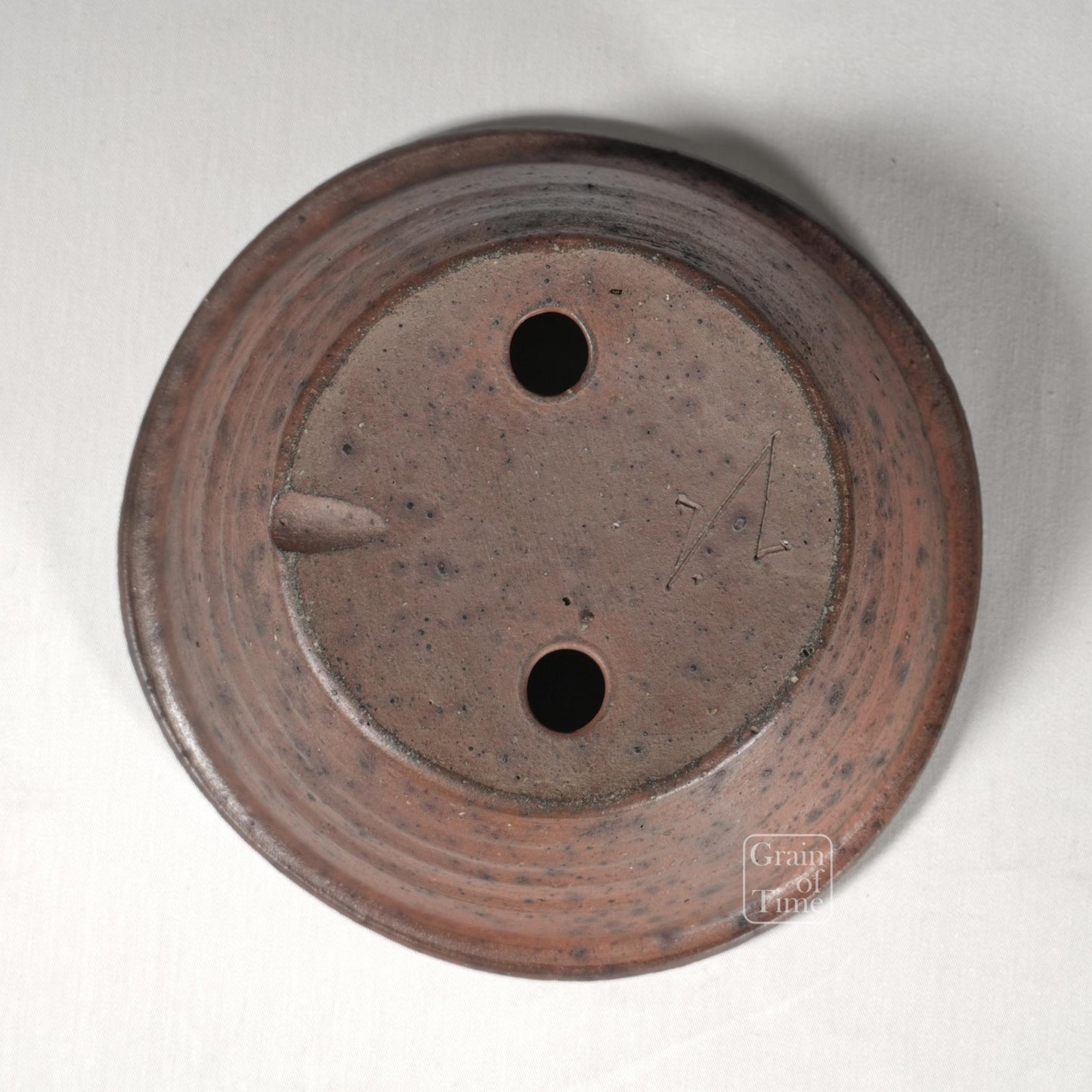 25047: Matsushita (Tokoname) - Round - 7½ in (19cm)