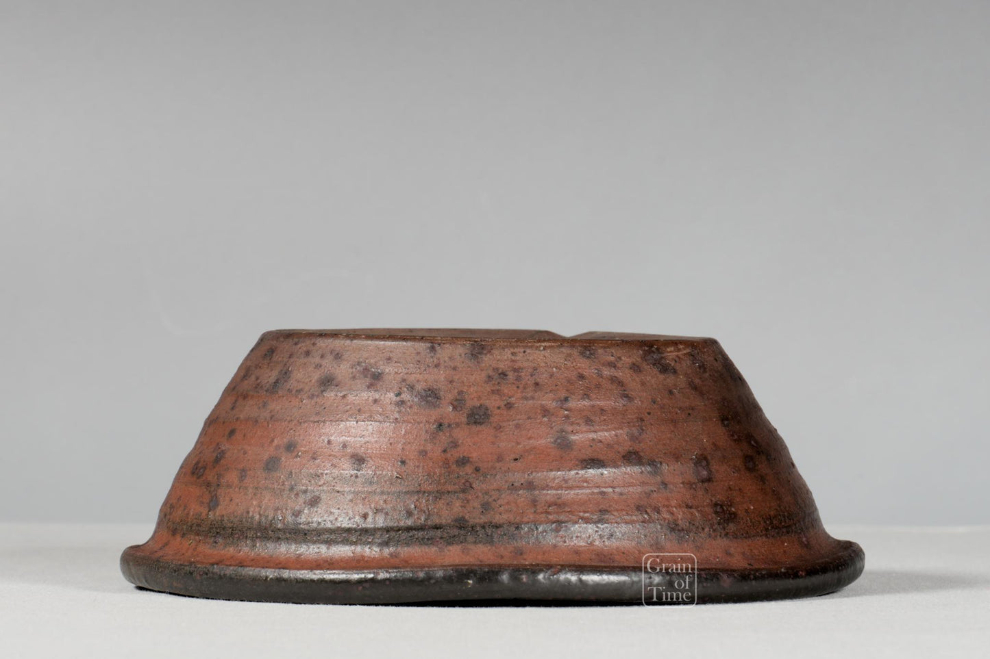 25047: Matsushita (Tokoname) - Round - 7½ in (19cm)