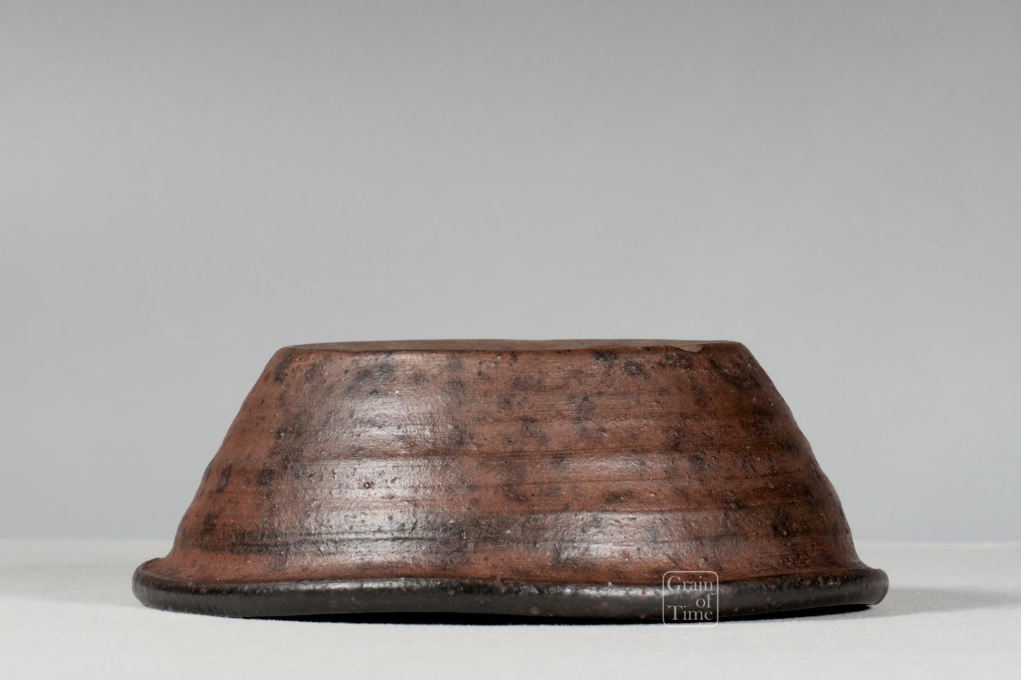 25047: Matsushita (Tokoname) - Round - 7½ in (19cm)