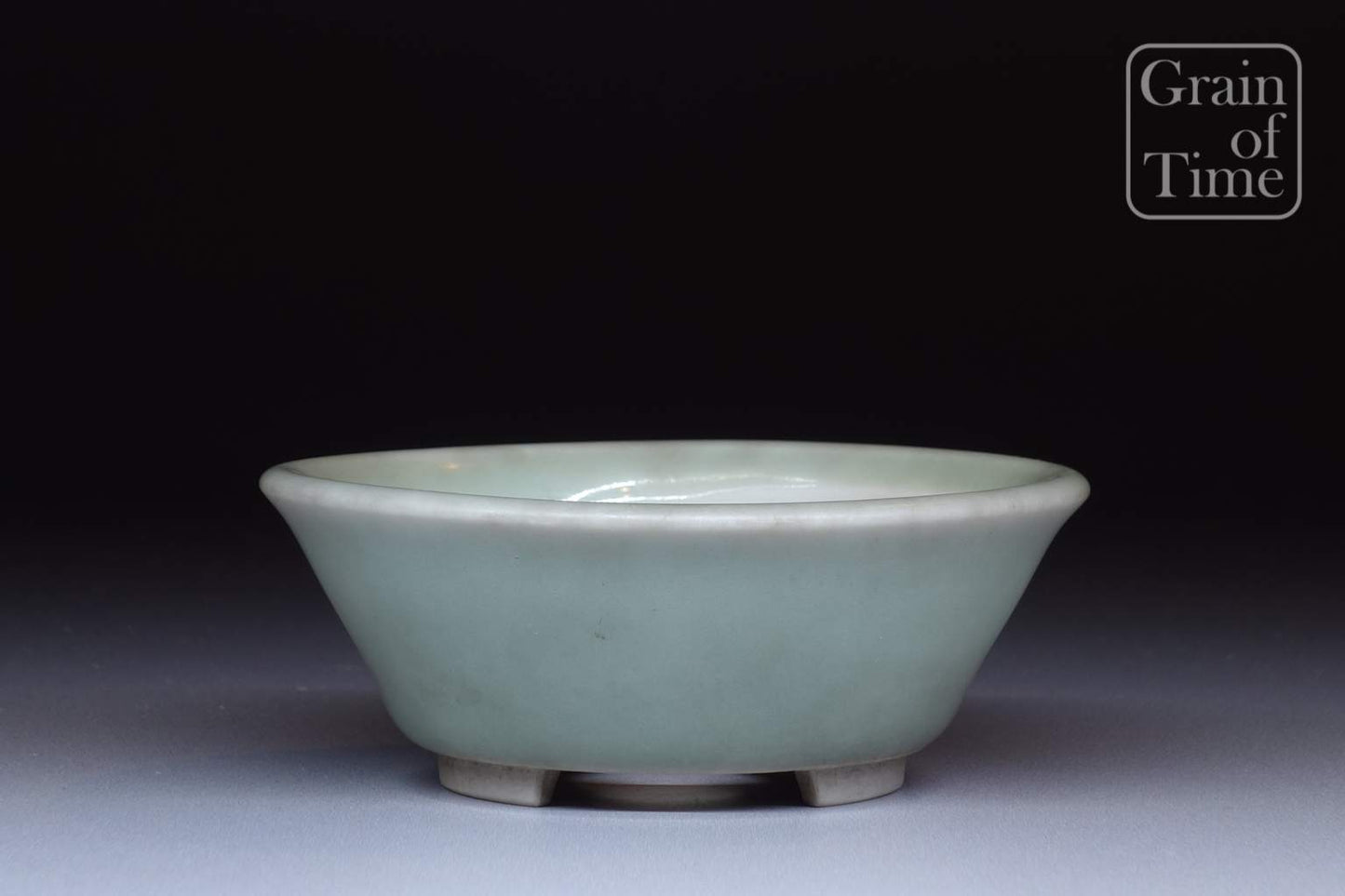 Banko Shunzan - Celadon glazed Round w/box - 84mm