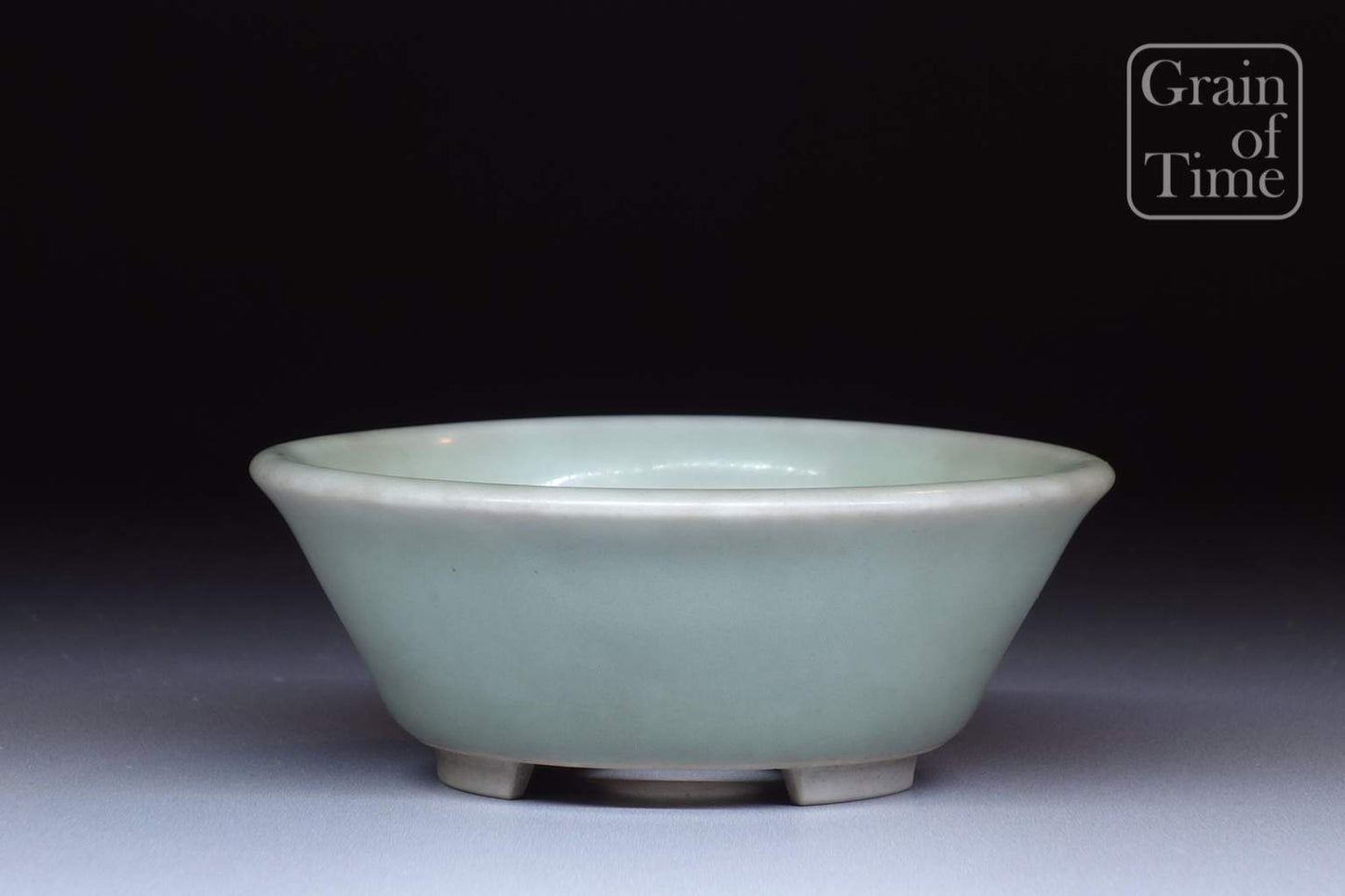 Banko Shunzan - Celadon glazed Round w/box - 84mm