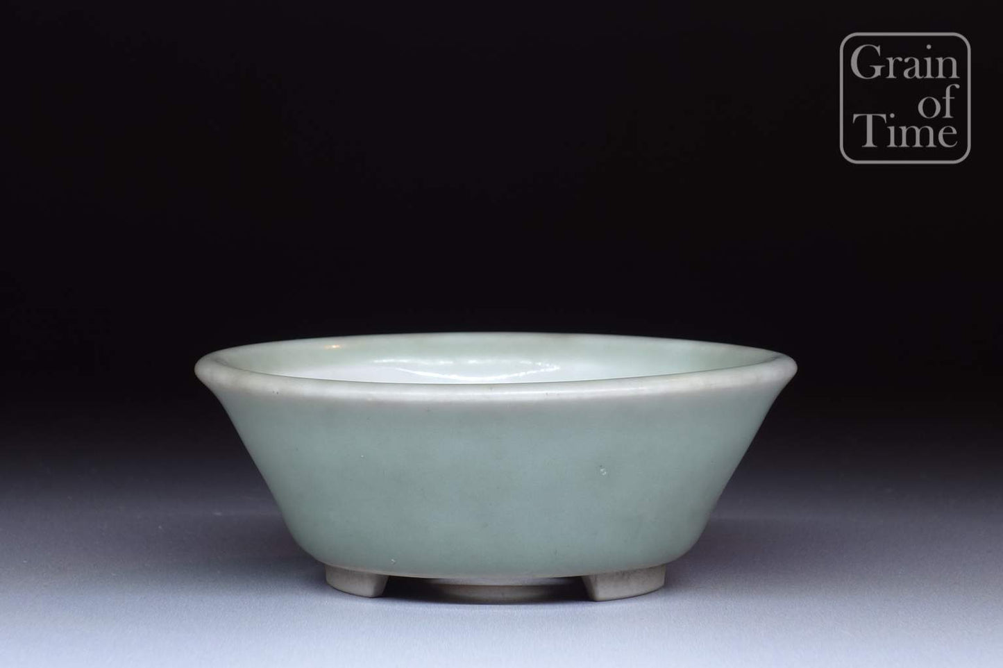 Banko Shunzan - Celadon glazed Round w/box - 84mm