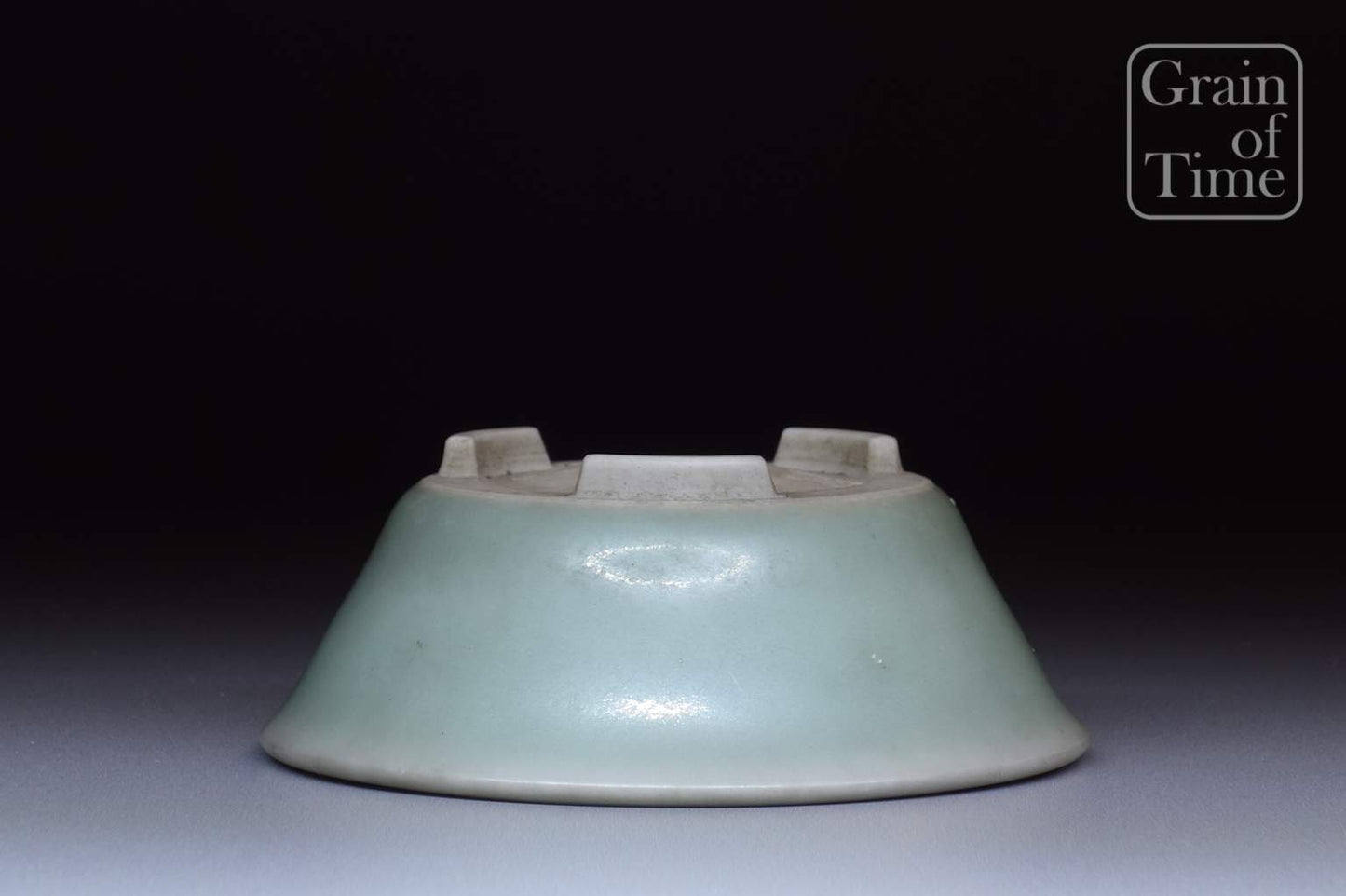 Banko Shunzan - Celadon glazed Round w/box - 84mm