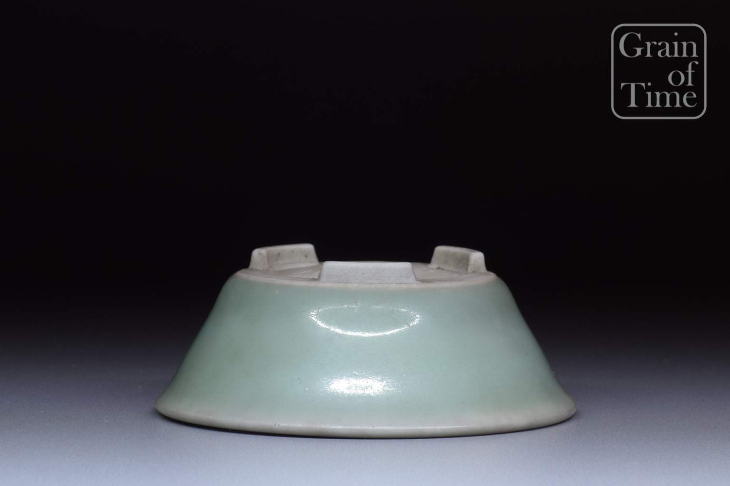 Banko Shunzan - Celadon glazed Round w/box - 84mm