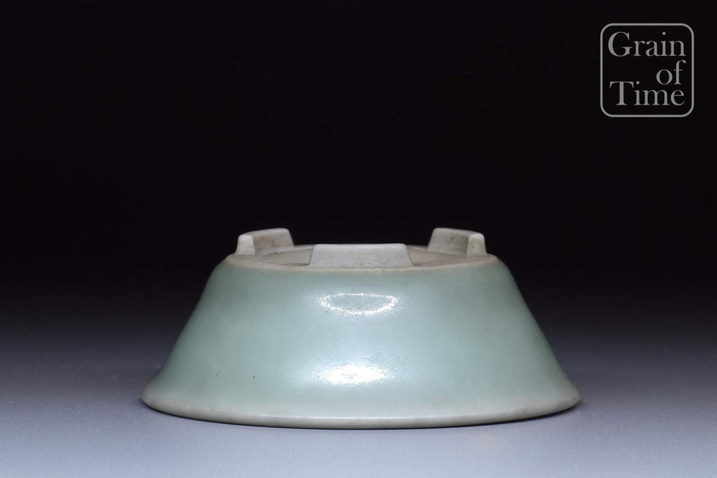 Banko Shunzan - Celadon glazed Round w/box - 84mm