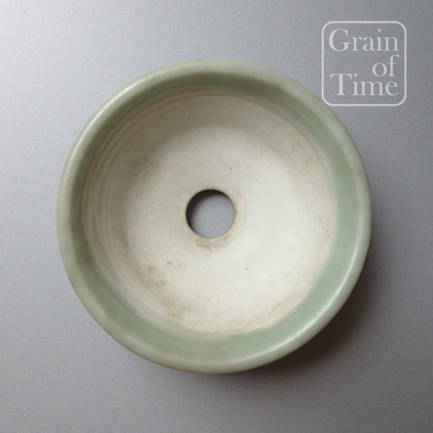 Banko Shunzan - Celadon glazed Round w/box - 84mm