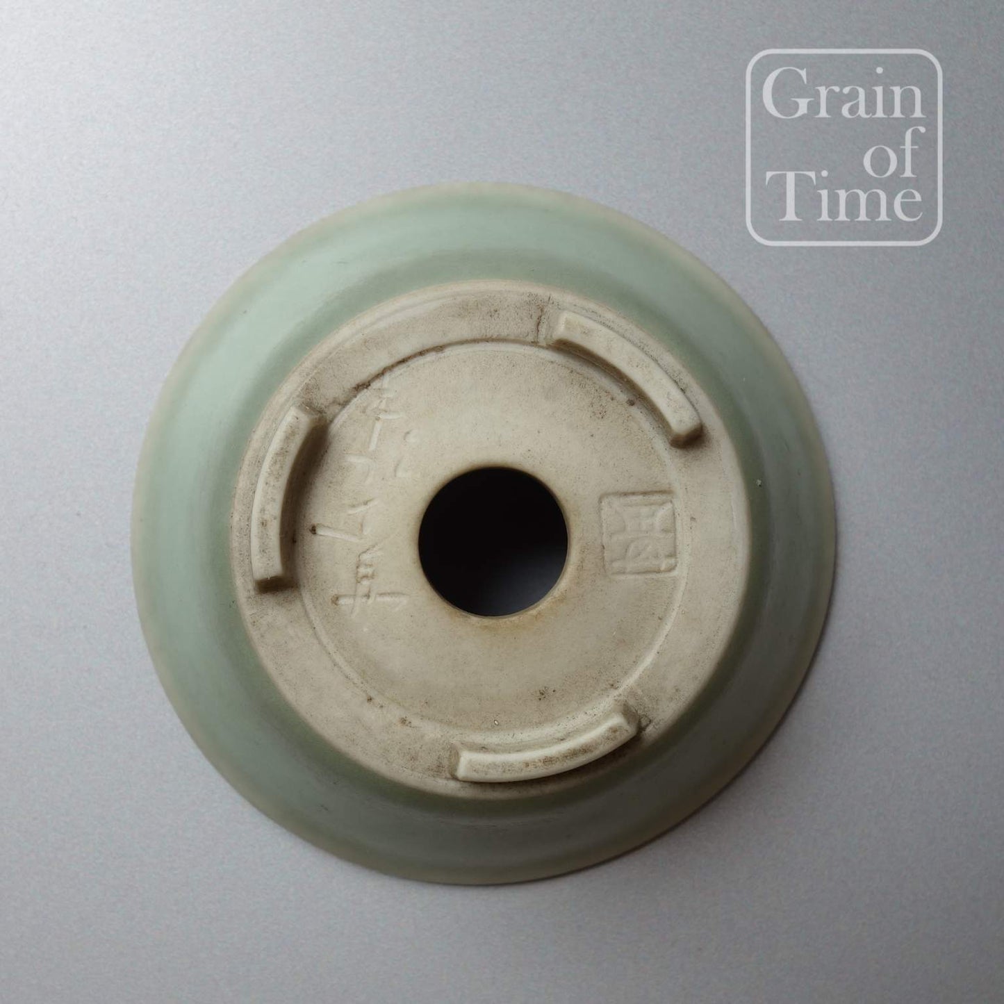 Banko Shunzan - Celadon glazed Round w/box - 84mm