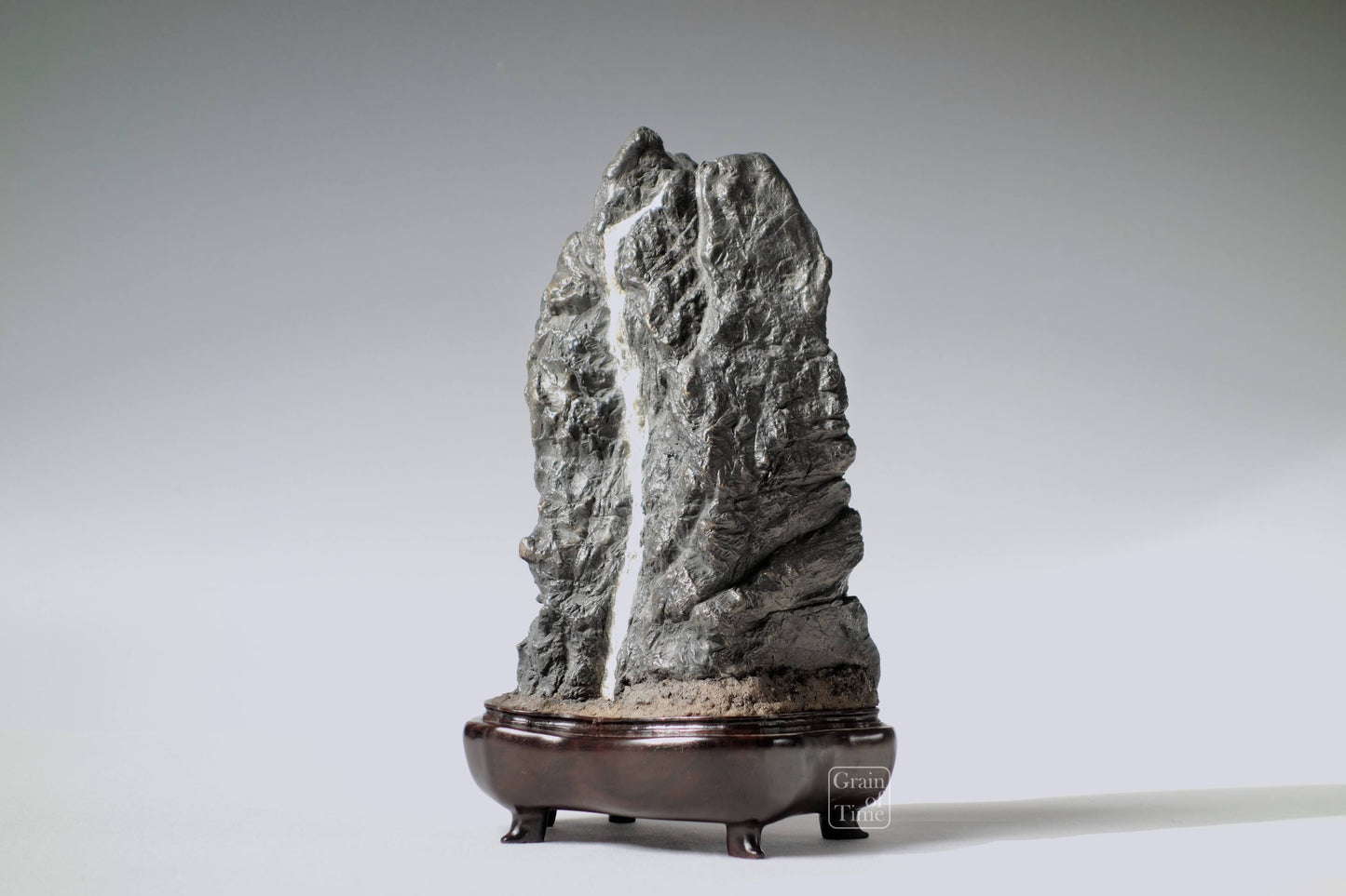 24537 - Furuya Waterfall Suiseki 9⅞ in - 25cm (tall)