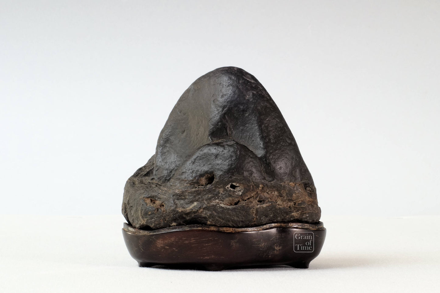 24270 - Maguro-Ishi Mountain Suiseki/Bonseki