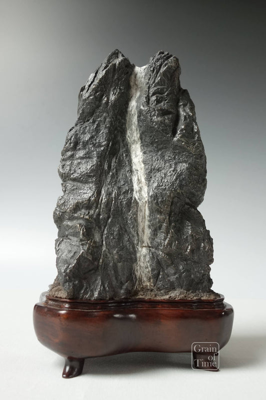 24537 - Furuya Waterfall Suiseki 9⅞ in - 25cm (tall)