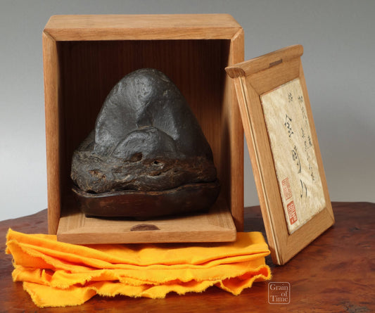 24270 - Maguro-Ishi Mountain Suiseki/Bonseki